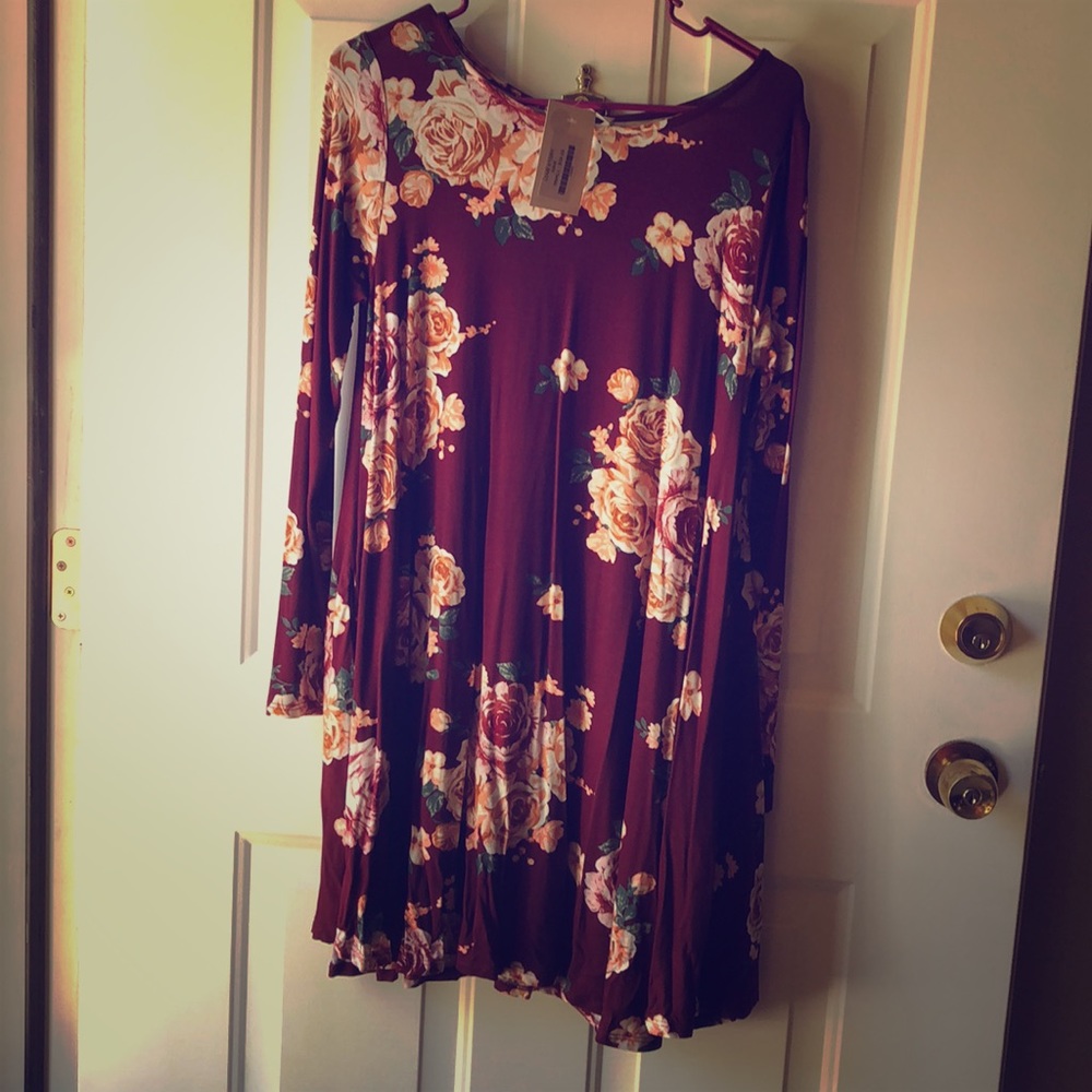NWT Burgundy floral dress with pockets!